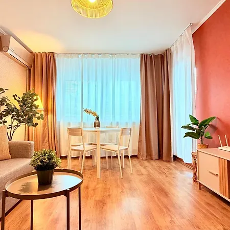 Golden Brown Comfort - Warm Bright 1br Bucharest