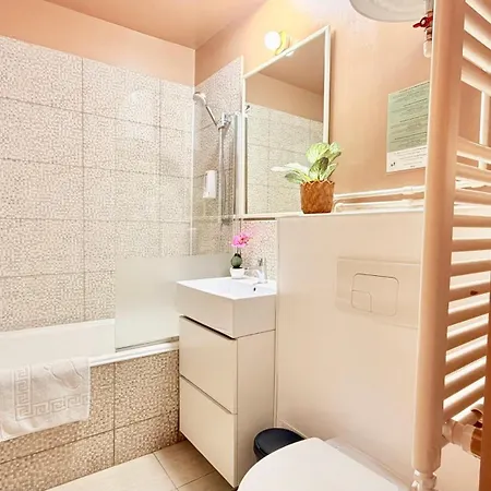 Golden Brown Comfort - Warm Bright 1br * Bucharest