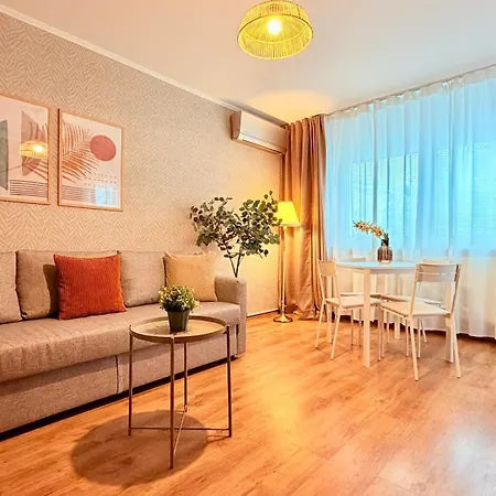 Apartment Golden Brown Comfort - Warm Bright 1br