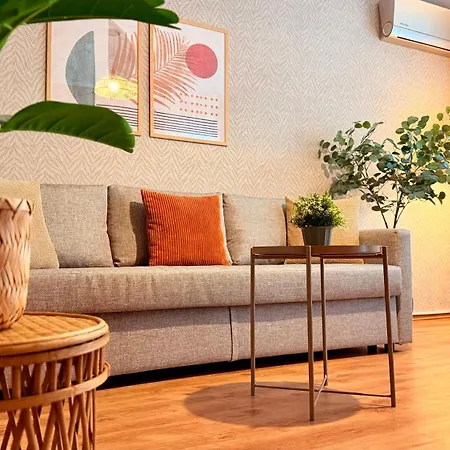 Golden Brown Comfort - Warm Bright 1br Apartment Bucharest