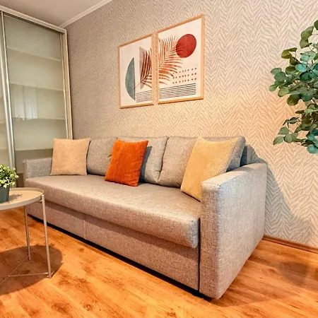 Golden Brown Comfort - Warm Bright 1br Apartment Bucharest