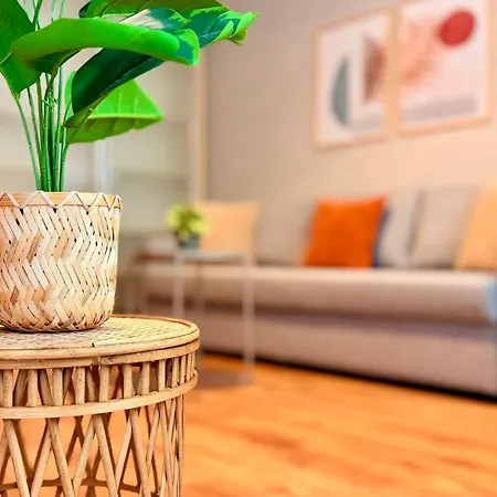 Golden Brown Comfort - Warm Bright 1br Bucharest