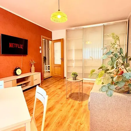 Apartment Golden Brown Comfort - Warm Bright 1br *