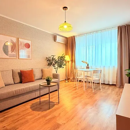 Golden Brown Comfort - Warm Bright 1br Apartment *