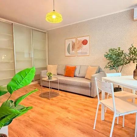 Golden Brown Comfort - Warm Bright 1br *