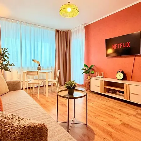 Apartment Golden Brown Comfort - Warm Bright 1br *