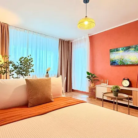 Golden Brown Comfort - Warm Bright 1br * Bucharest