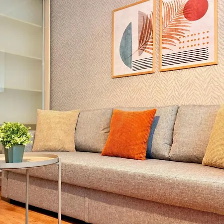 Golden Brown Comfort - Warm Bright 1br