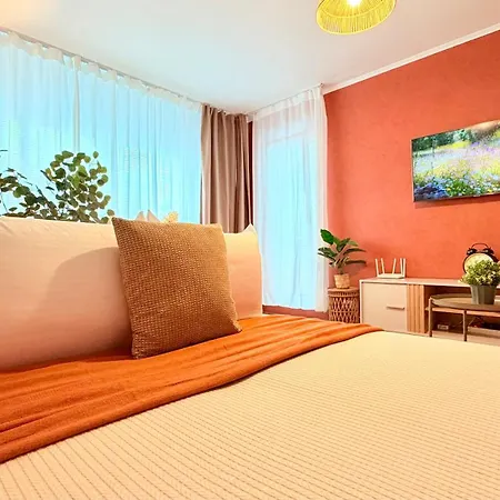 Apartment Golden Brown Comfort - Warm Bright 1br *