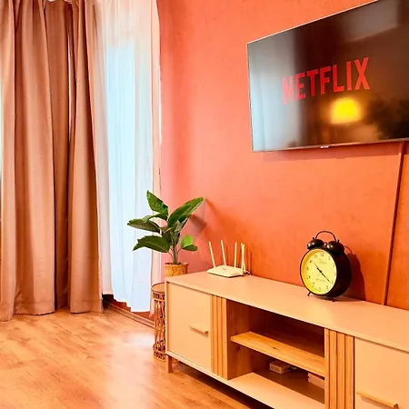 Golden Brown Comfort - Warm Bright 1br