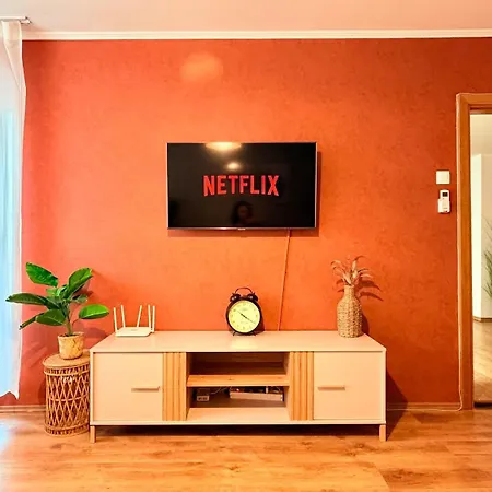 Golden Brown Comfort - Warm Bright 1br Apartment Bucharest