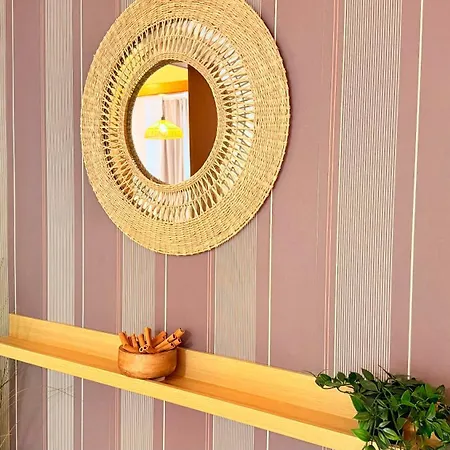 Golden Brown Comfort - Warm Bright 1br