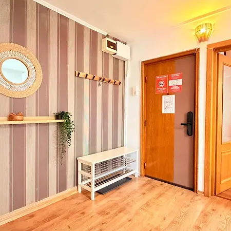Golden Brown Comfort - Warm Bright 1br * Bucharest
