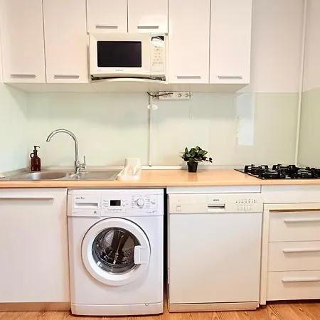 Apartment Golden Brown Comfort - Warm Bright 1br