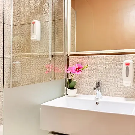 Golden Brown Comfort - Warm Bright 1br * Bucharest